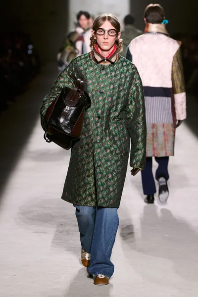 Look 48